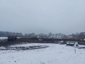 Der Oberboden wird zur Verbesserung einer landwirtschaftlichen Fläche verwertet