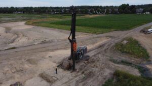 Die Spundwände, welche als Verankerung und Gründung der alten Flutbrücke dienten, wurde entfernt